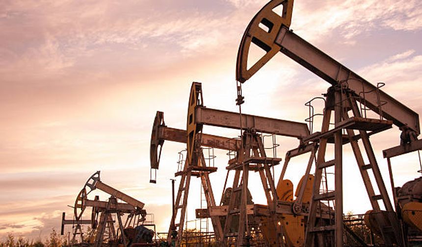 Petrol, ABD Stok Artışı ve Suudi Arabistan'ın Fiyat İndirimiyle Geriliyor