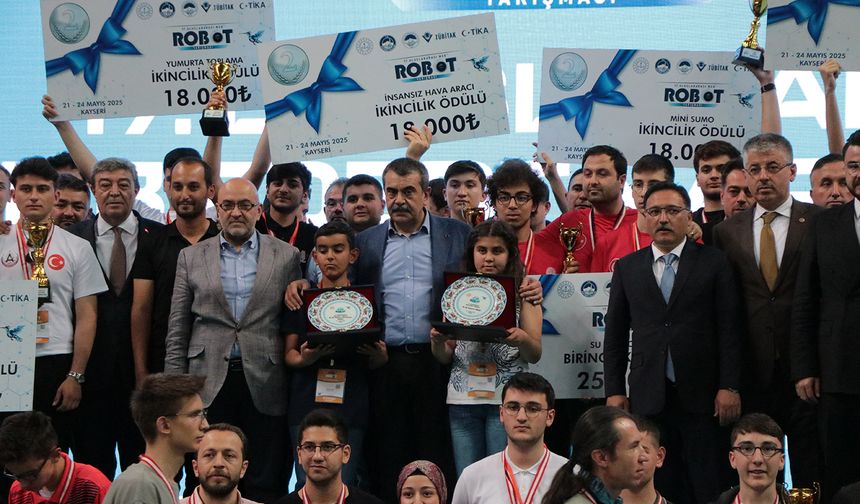 Bakan Tekin: Okuldaki Bilgiyi Beceriye Dönüştürebilecekleri Bir Süreç Oluşturalım İstiyoruz