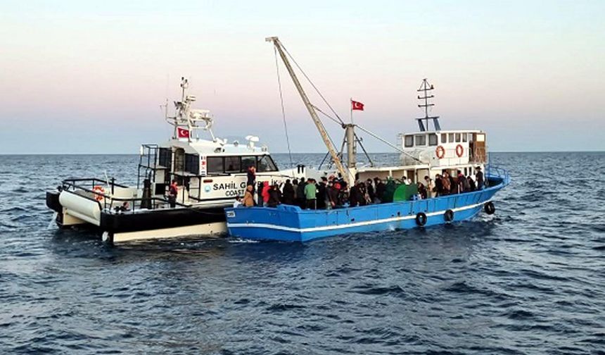 Balıkçı Teknesinde 92 Kaçak Göçmen Yakalandı