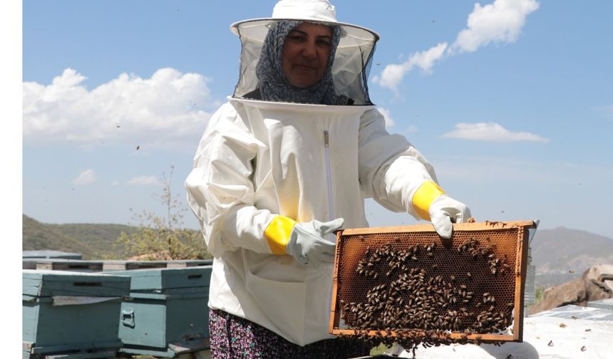 Lenf Kanseri Tanısı Konan Anne, "Çocuklarım için Yılmadım. Ayaktayım ve Mücadele Ediyorum"