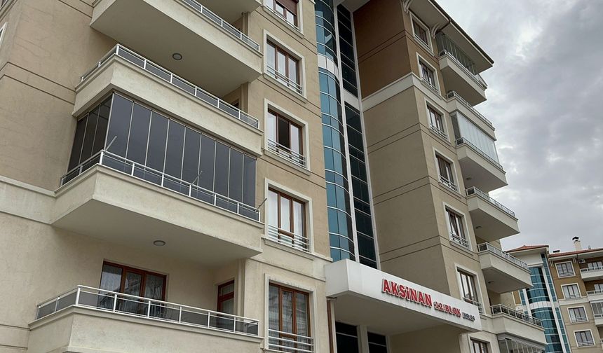 Konya'da Vahşet! Eşini Bıçakla Öldürüp, Başında Bekledi!