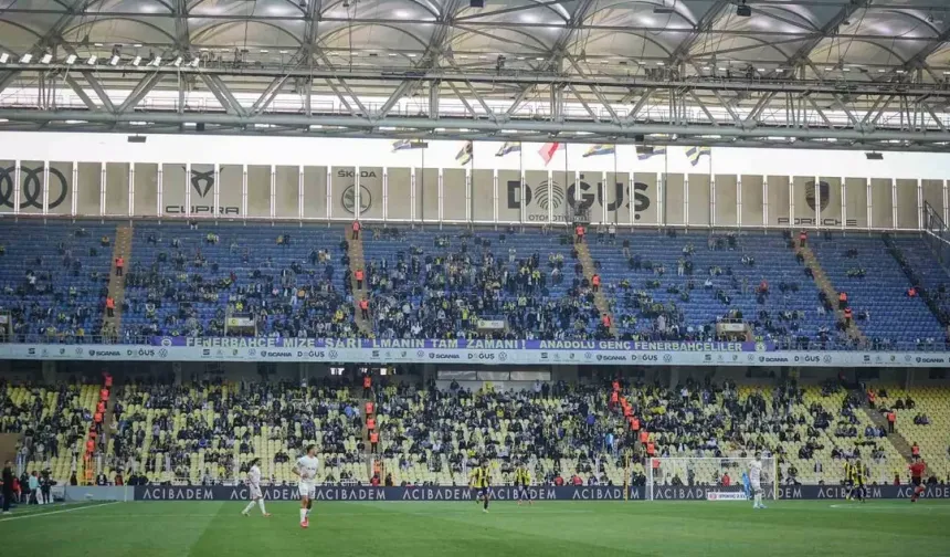 Kadıköy’de Boş Tribünler ve Yönetim Protestosu!