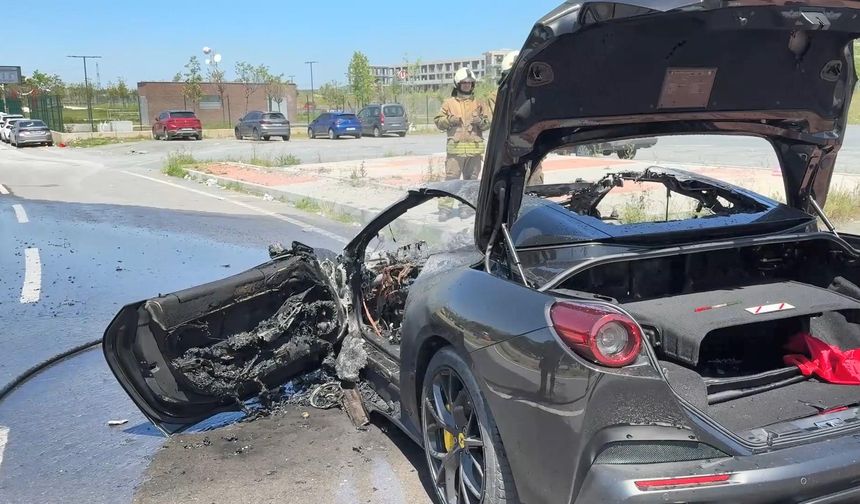 Eyüpsultan'da 20 milyon liralık Otomobil Kül Oldu