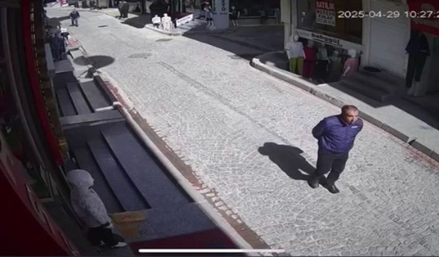 Sokakta Yürürken Üzerine Çanak Anten Düştü!