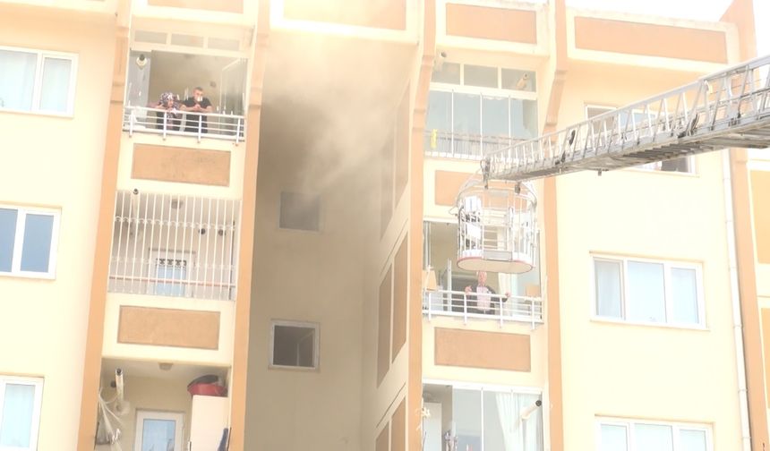Kırıkkale’de 7 Katlı Apartmanda Çıkan Yangında Mahsur Kalan 10 Kişi Kurtarıldı