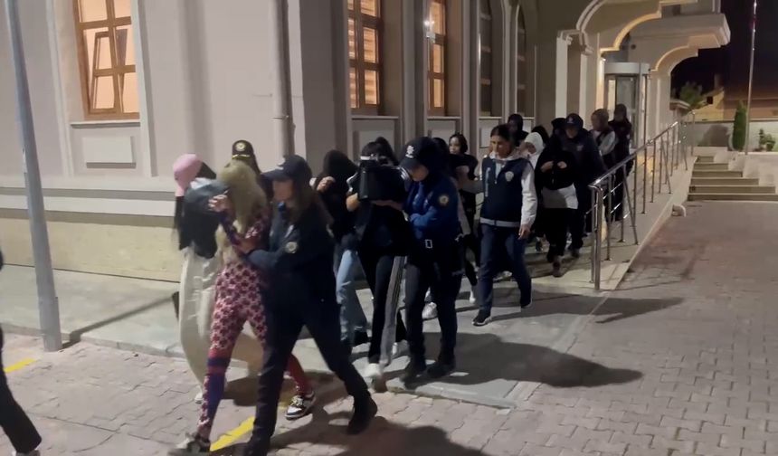 Konya'da Masaj Salonlarına 'Şah-Mat' Operasyonu; 74 Kadın Kurtarıldı
