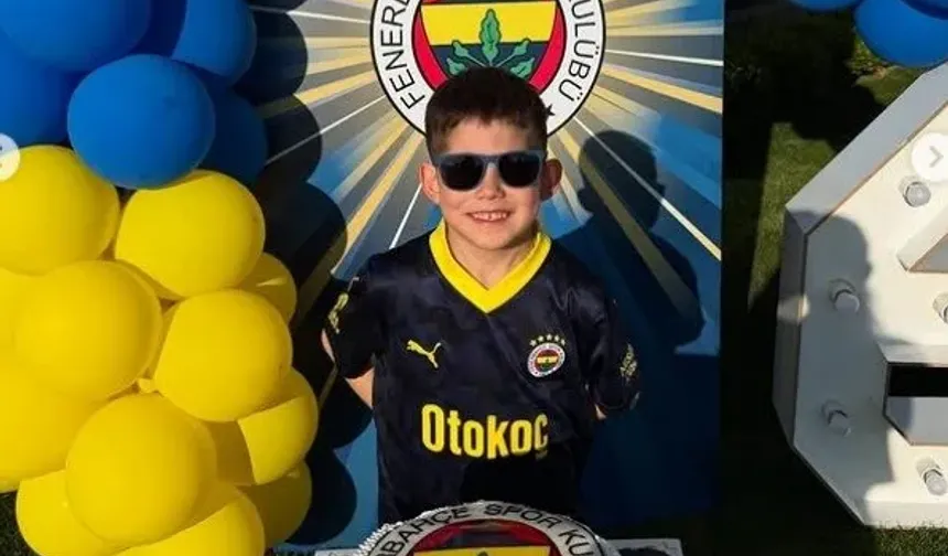 Burak Özçivit ve Fahriye Evcen çifti, oğulları Karan’ın 6. yaş gününü sarı-lacivert temalı özel bir kutlamayla kutladı.