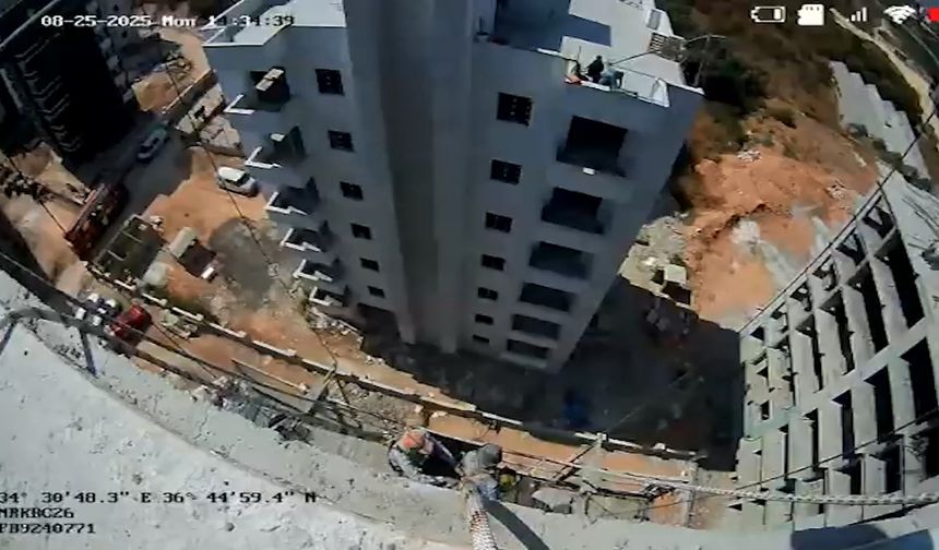 İskelede Mahsur Kalan İnşaat İşçileri, Duvar Kırılarak Kurtarıldı