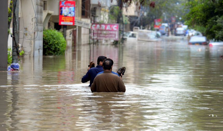 Pakistan’da Muson Yağmurları Nedeniyle Hayatını Kaybedenlerin Sayısı 746’ya Yükseldi