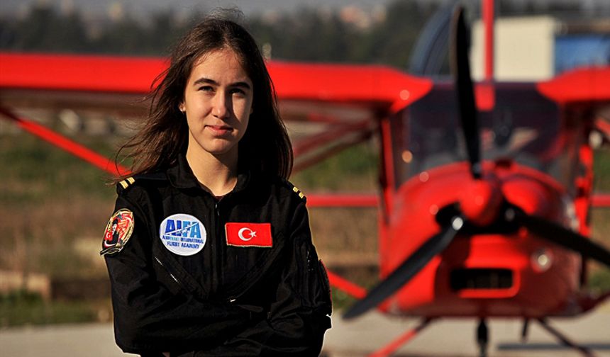 TIME'a Adını Yazdıran Türkiye'nin En Genç Pilotu Defne: Kızlar Hayallerinden Vazgeçmemeli