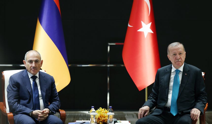 CB Erdoğan, Paşinyan'ı Kabul Etti