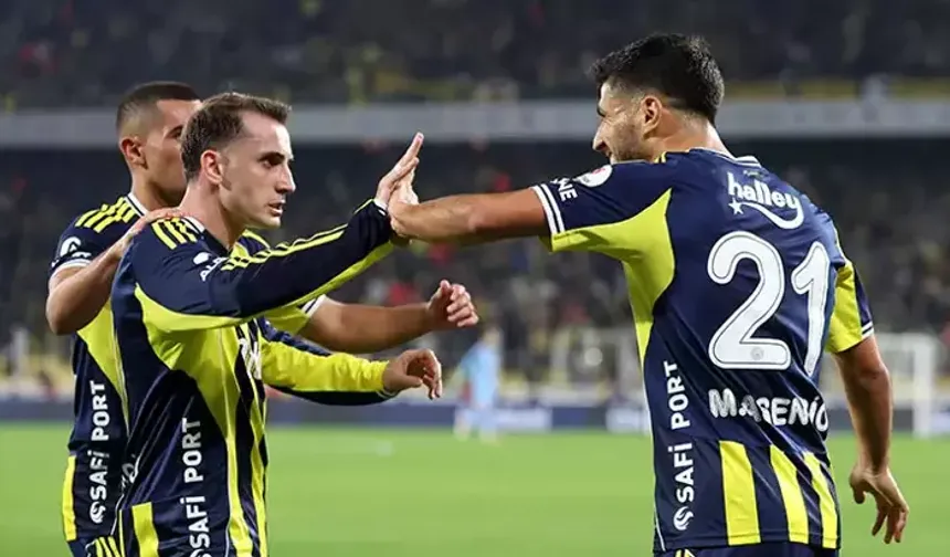 Ligin namağlup tek takımı olan Fenerbahçe, derbiyi kazanarak liderlik koltuğuna oturmak istiyor