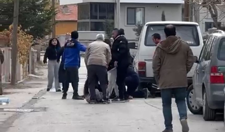 Kayınpederinin ağır yaraladığı damat, göğsündeki bıçakla hastaneye kaldırıldı