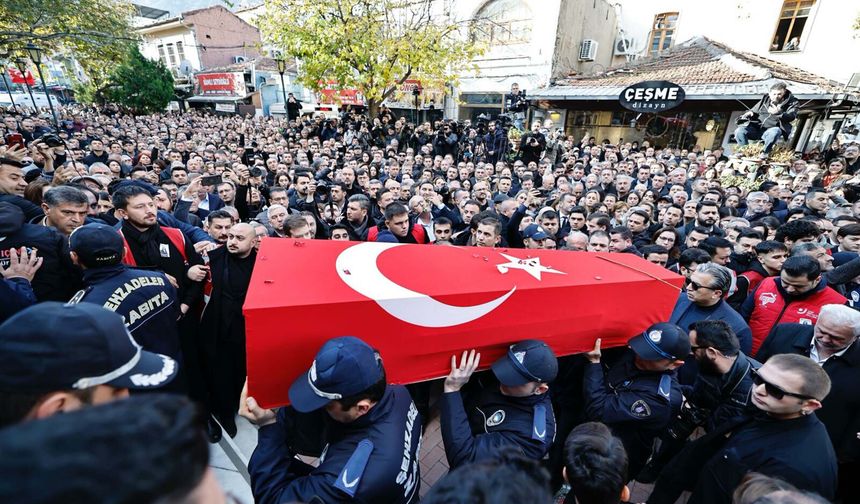 Şehzadeler Belediye Başkanı Gülşah Durbay için belediye önünde tören