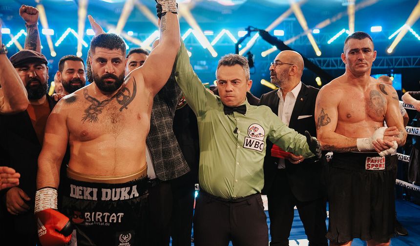 Umut Camkıran, WBC Ağır Sıklet Asya Kemeri maçında Abel Pesut’u mağlup etti