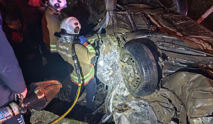 Hatay'da otomobiller çarpıştı: 2 ölü, 3 yaralı