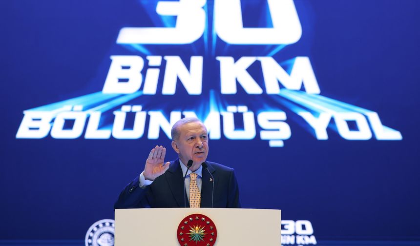 Cumhurbaşkanı Erdoğan: Bölünmüş yollarımızın, 30 bininci kilometresini hizmete almak üzere bir aradayız