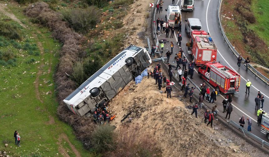 Antalya'da yolcu otobüsü devrildi; 9 ölü, 25 yaralı