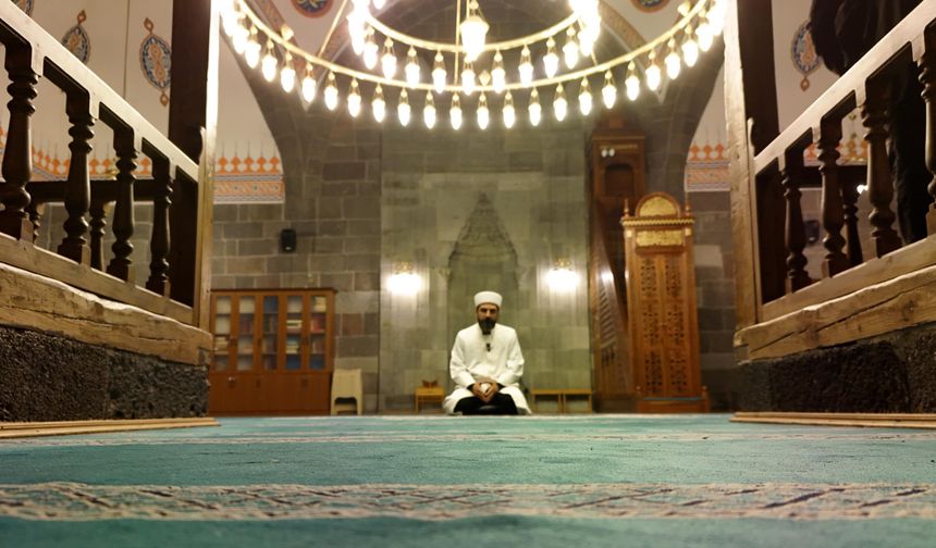 Bu dua sadece teravih namazları sonrası Erzurum’da okunuyor