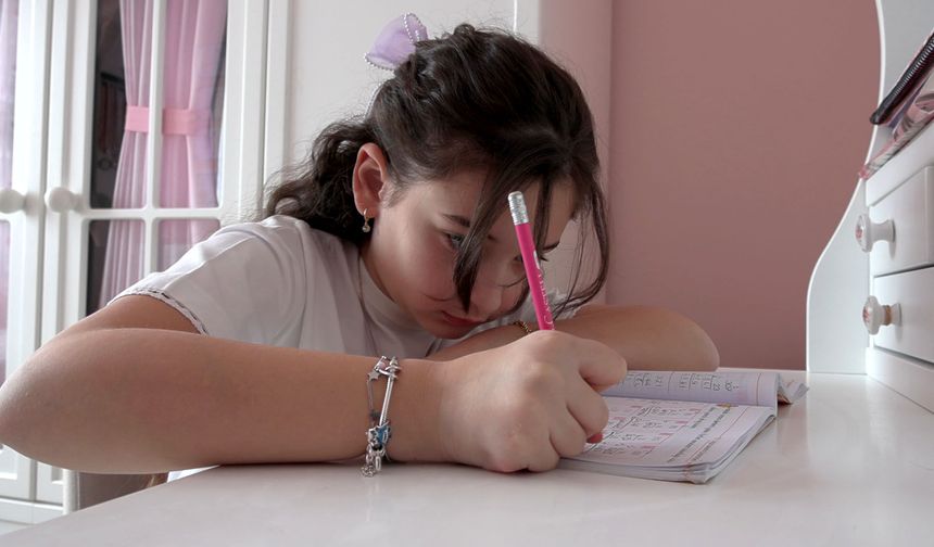 10 yaşındaki Lina, matematikte dünya birincisi oldu