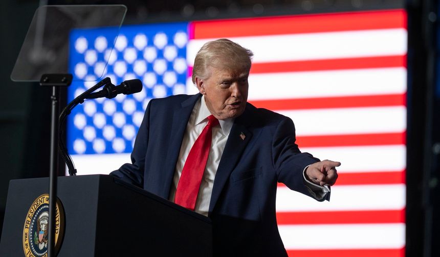 Trump: İran'ın rejimini askeri, ekonomik ve diğer yollarla yok ediyoruz