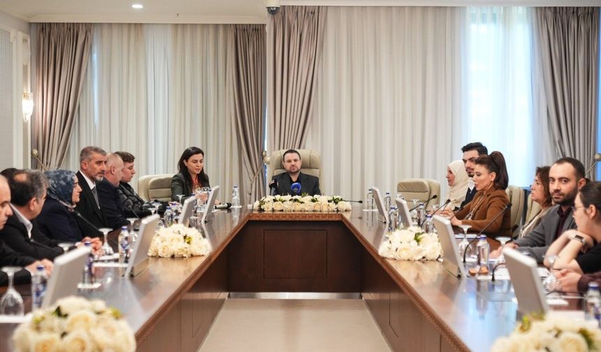 Bakan Gürlek, suça sürüklenen çocukların mağdur ettiği ailelerle bir araya geldi