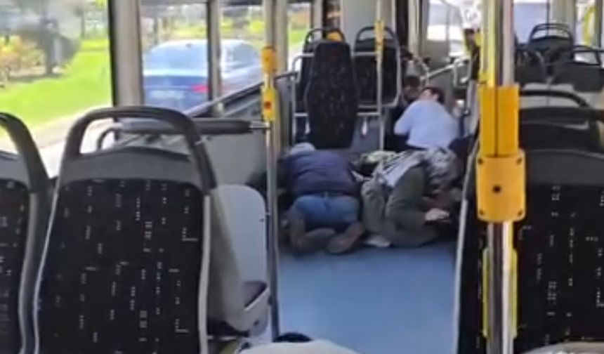 Beşiktaş'ta kurşun isabet eden İETT otobüsünde yolcular panik yaşadı