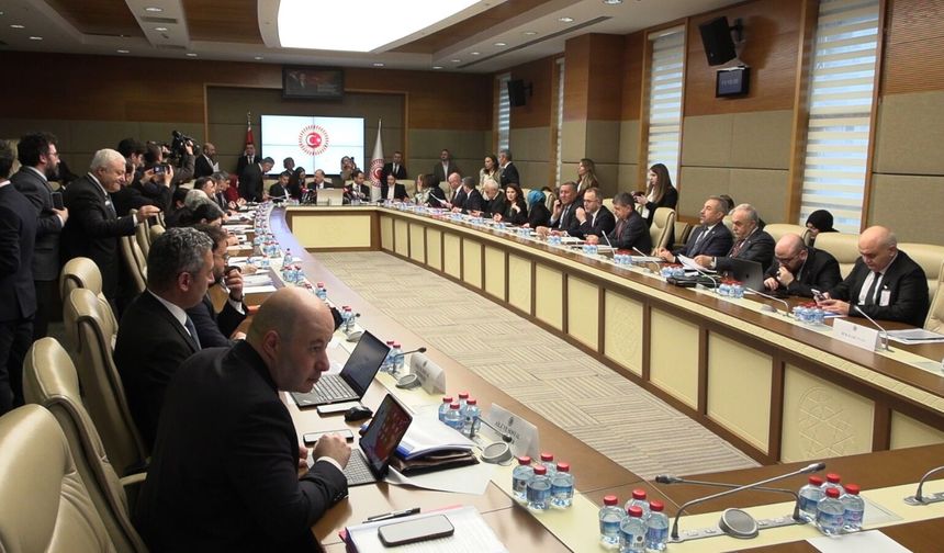 Doğum izni ve sosyal medya düzenlemesi teklifi komisyonda