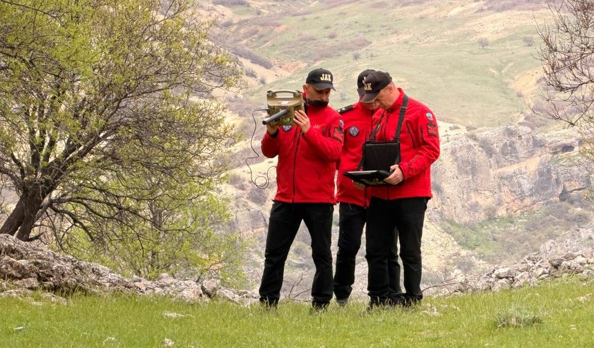 Gülistan Doku'nun cansız bedenine ulaşmak için JAK ve JASAT ekiplerinden geniş çaplı arama