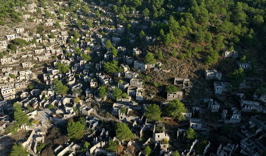 Muğla'nın 'hayalet köyü' dronla görüntülendi