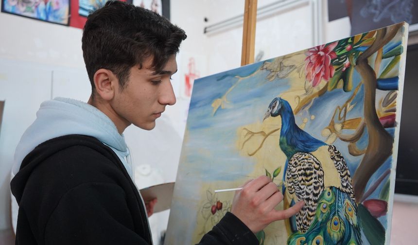 Şırnaklı Hüsam, resimleriyle ABD’nin prestijli sanat okuluna birinci sıradan ve tam burslu kabul aldı