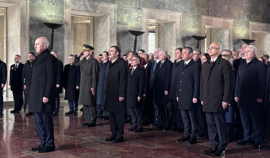 TBMM Başkanı Kurtulmuş ve devlet erkanından Anıtkabir'e ziyaret