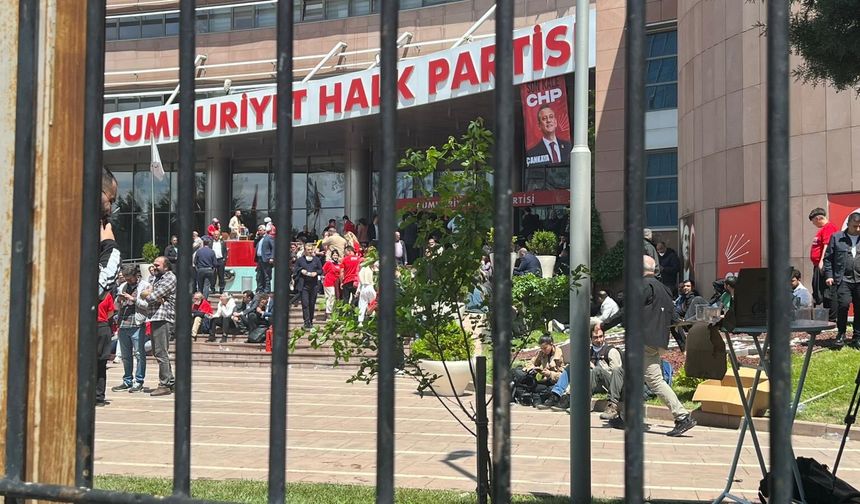 CHP Genel Merkezi'nde tahliye gerginliği