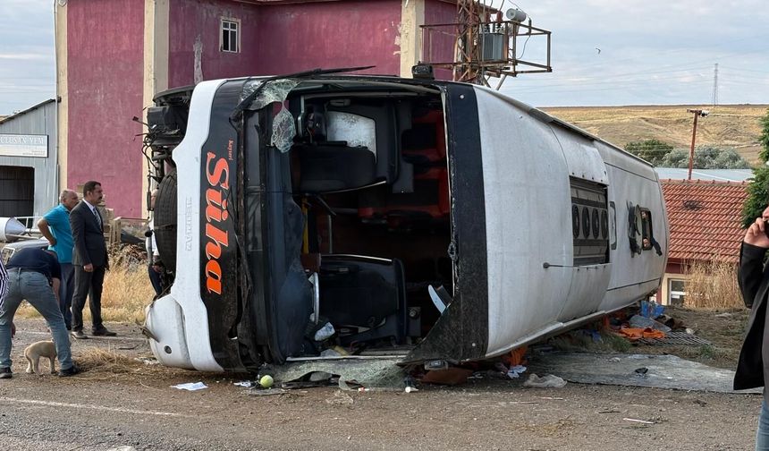 Kırıkkale'de yolcu otobüsü devrildi: 1 ölü, 40 yaralı