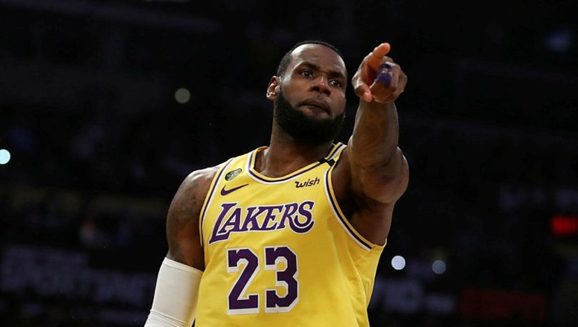 Lebron James Nba Tarihini En Fazla Süre Alan Oyuncusu Oldu .