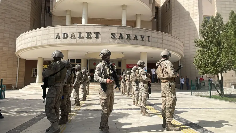 Pkk'lı Kadın Terörist, Şanlıurfa'da Teslim Oldu