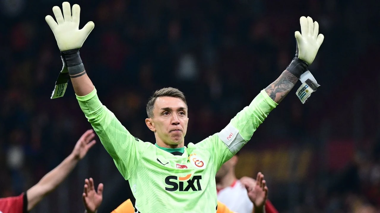 Muslera1-2