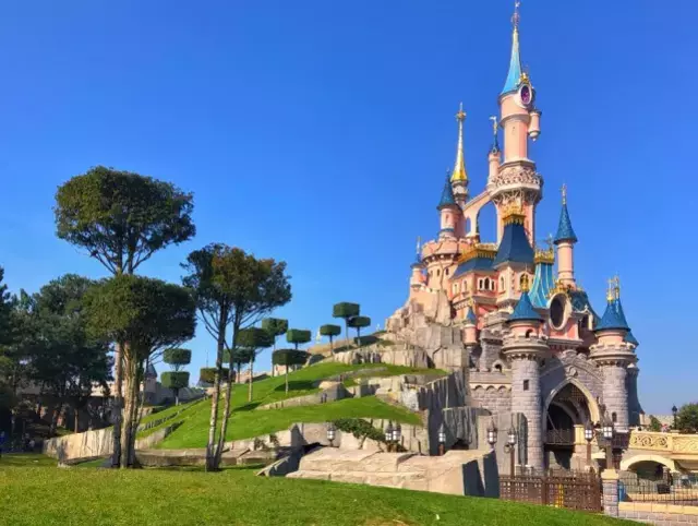Paris Te 9 Yasindaki Kizla Evlenmeye Calisan 39 18784076 8882 M