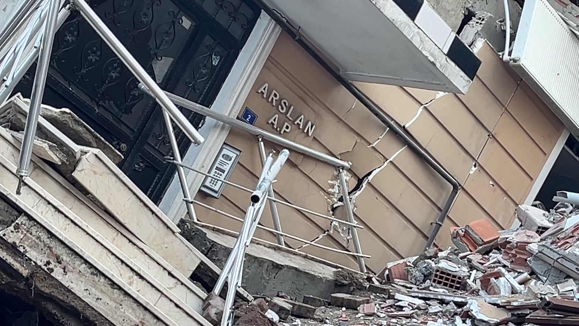 G E B Z E D E B I N A C O K T U 5 K I S I D E N 2 S I N I N C 989068 293525