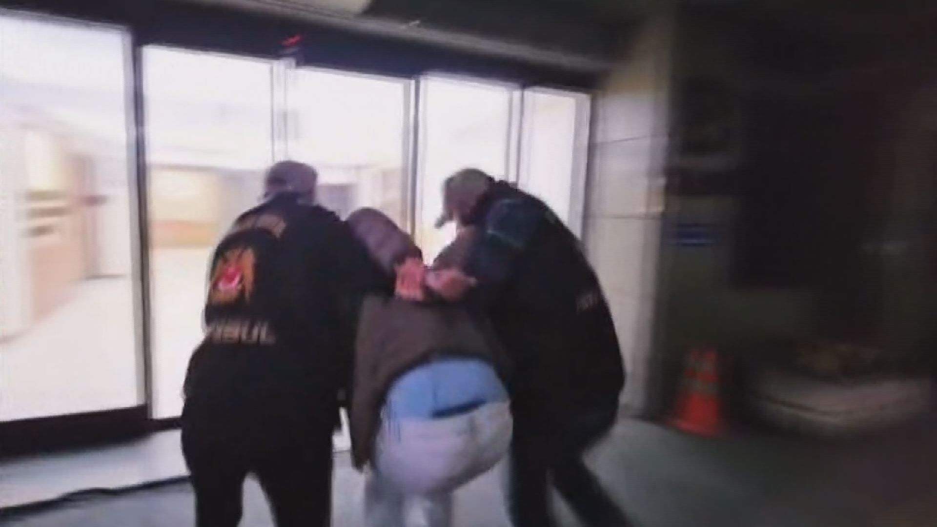 I S T A N B U L B E Y O G L U N D A K A D I N I N B O Y N U N A T 991687 294242