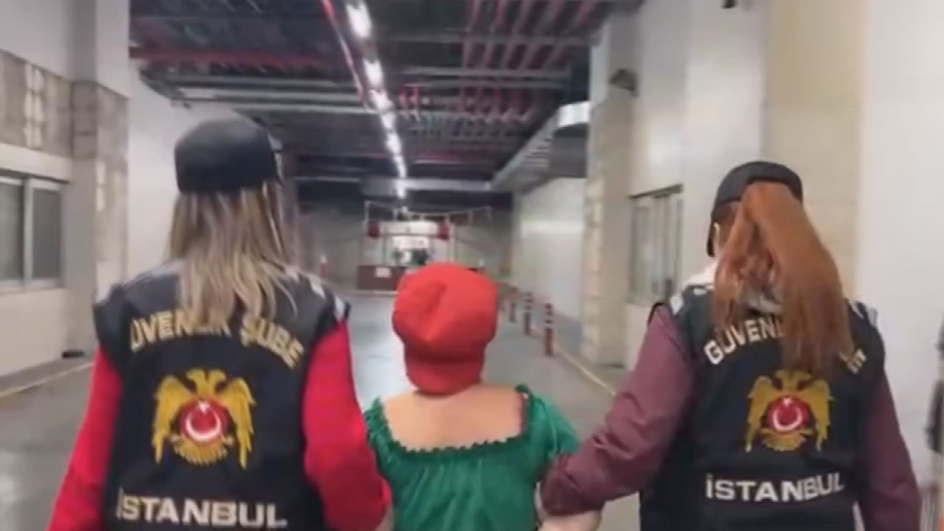 I S T A N B U L B E Y O G L U N D A K A D I N I N B O Y N U N A T 991688 294242