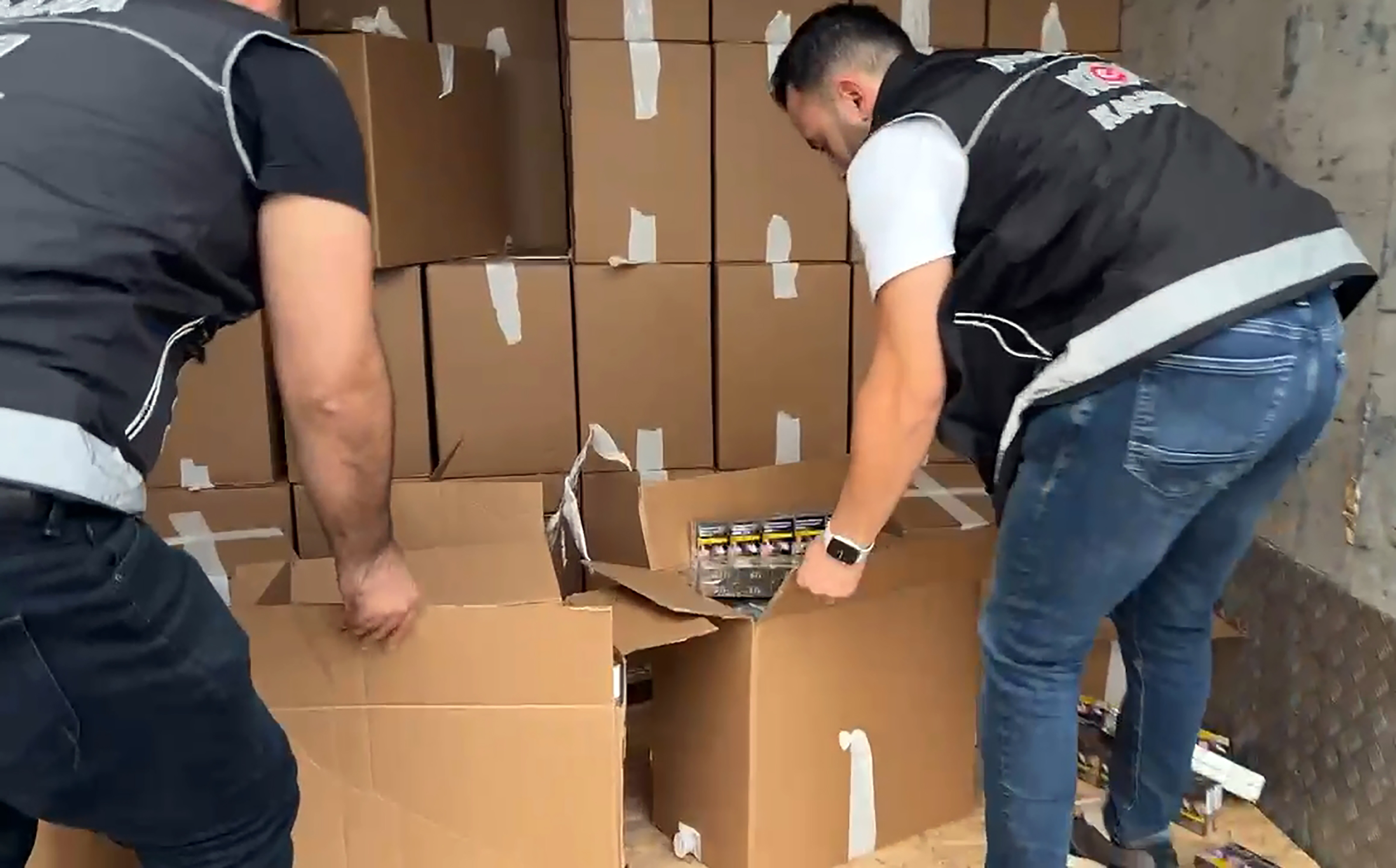 A D A N A Y I L L I K 10 M I L Y A R L I R A V E R G I K A Y B 999444 296521