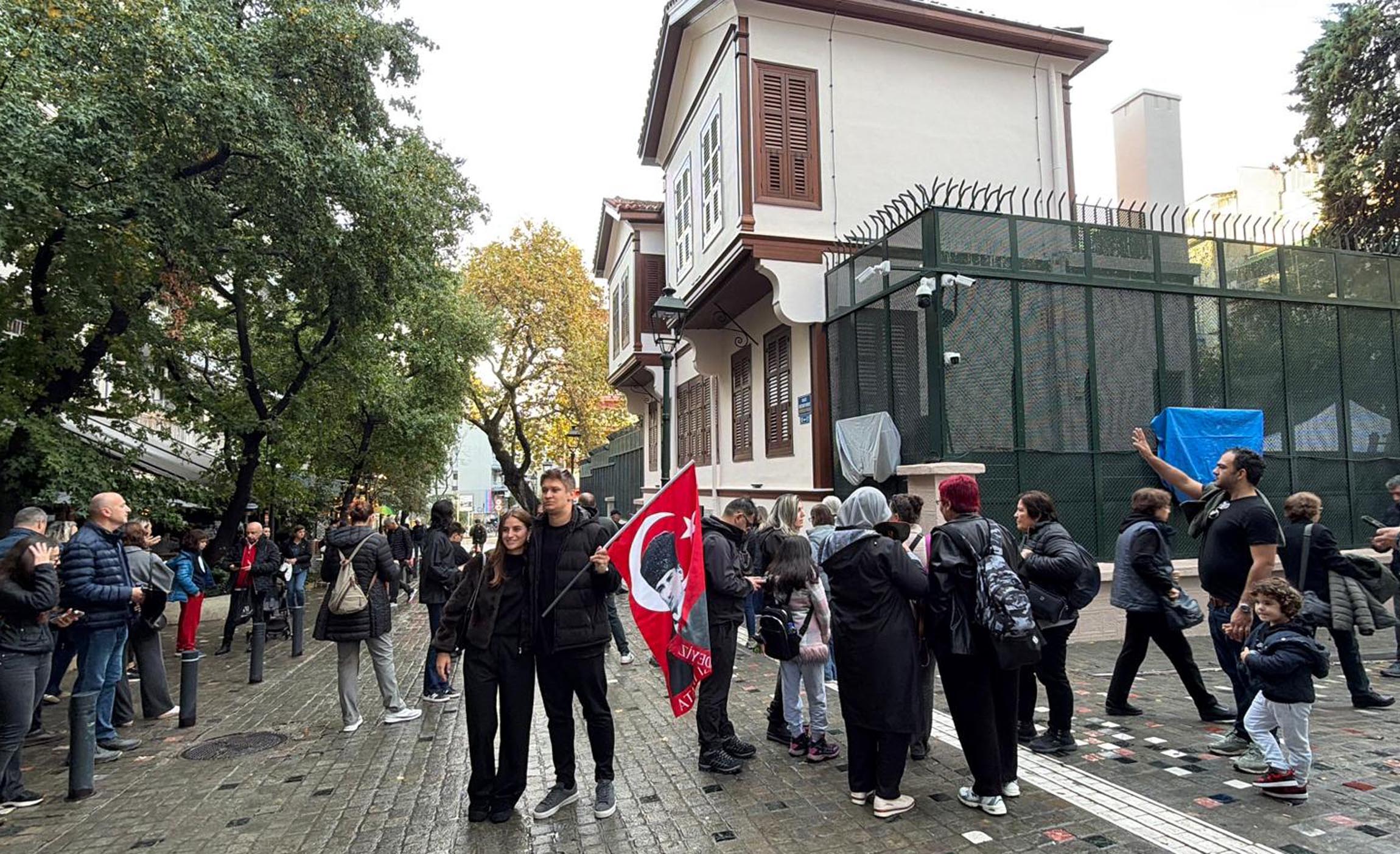 A T A T U R K S E L A N I K T E D O G D U G U E V D E A N I L D I 1008294 299112