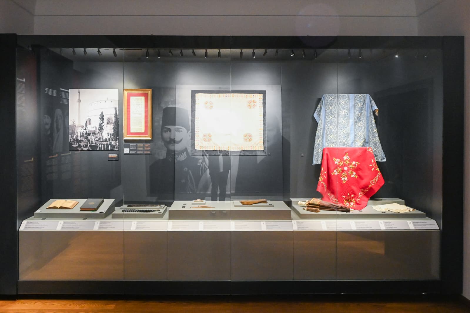 A T A T U R K U N S E L A N I K T E Y E N I D E N H A Y A T B U L A 1004902 298167