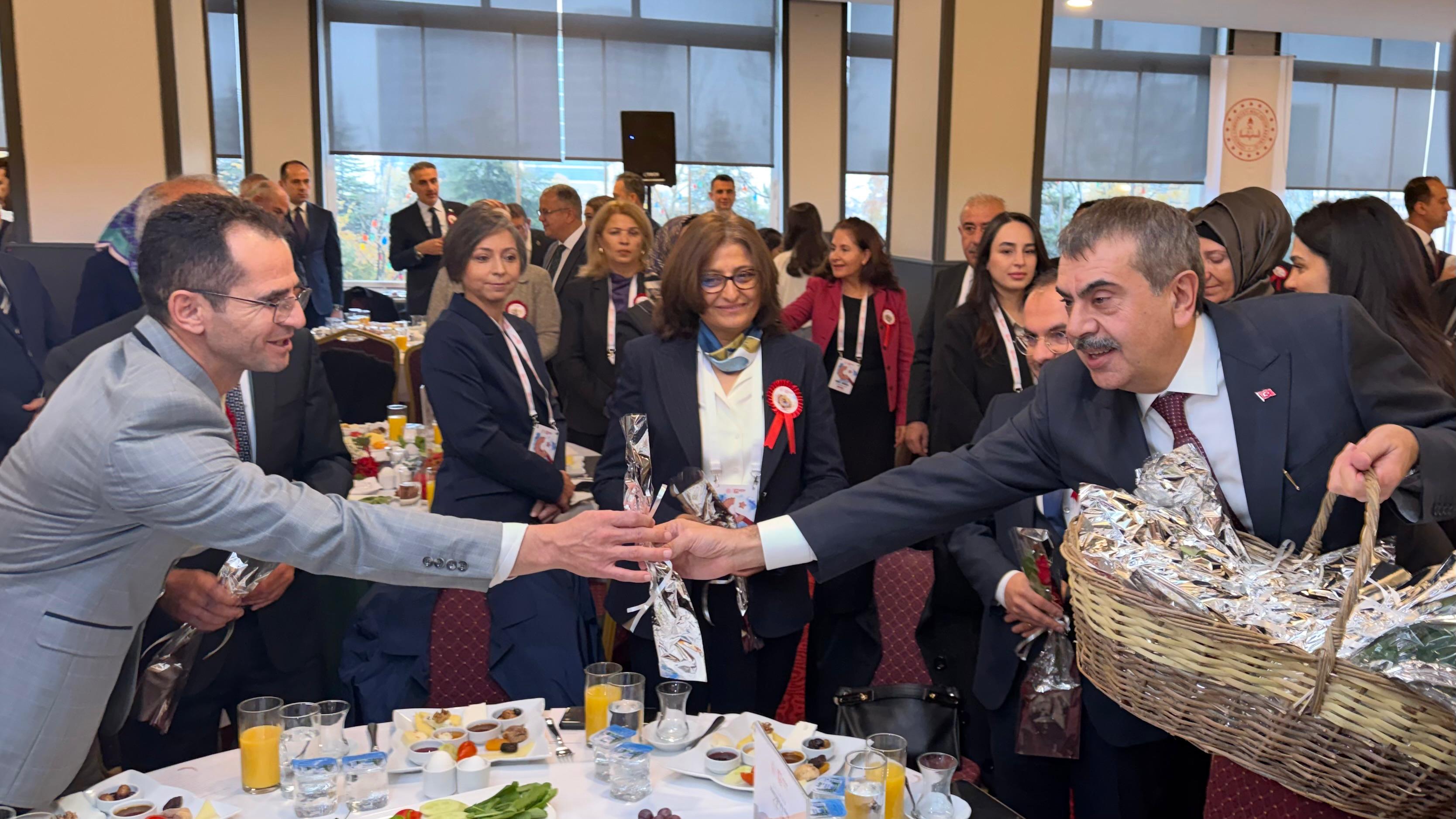 B A K A N T E K I N O G R E T M E N L E R L E A N I T K A B I R I Z 1030376 305716