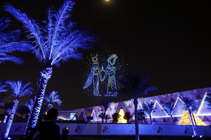 B U Y U K M I S I R M U Z E S I T O R E N L E A C I L D I 995389 295289