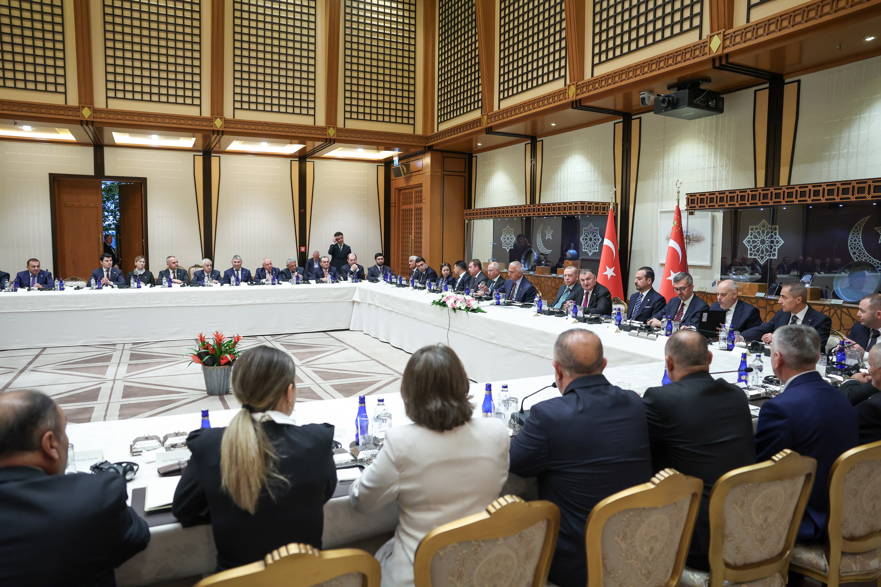 C U M H U R B A S K A N I E R D O G A N D U N Y A A H I S K A T U R K 1012062 300218