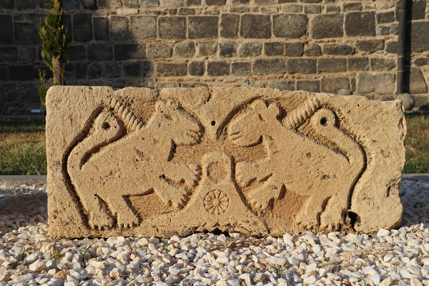 D I Y A R B A K I R M U Z E S I’ N D E R E S T O R A S Y O N U T A M A M 1009165 299344