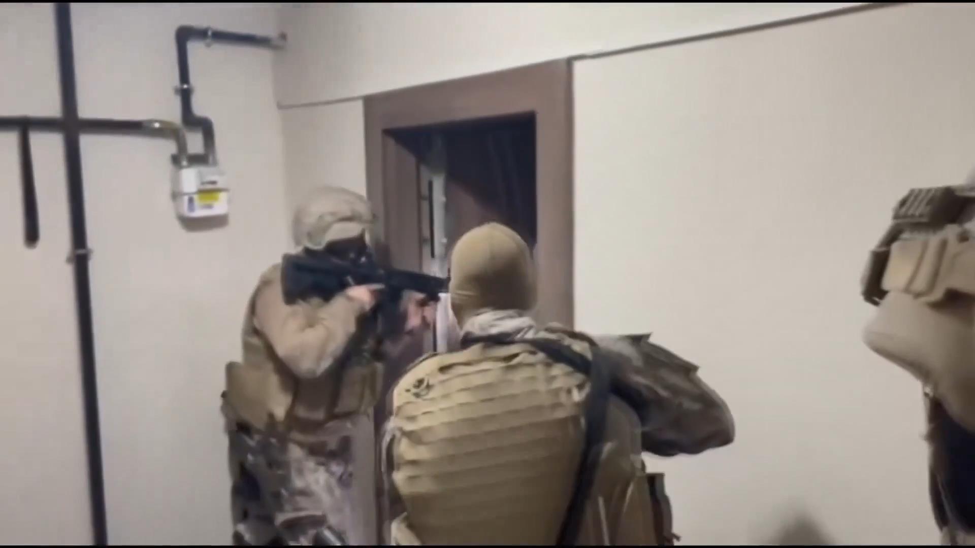 I S T A N B U L 24 T O N U N U Z E R I N D E U Y U S T U R U C U 1014966 301140