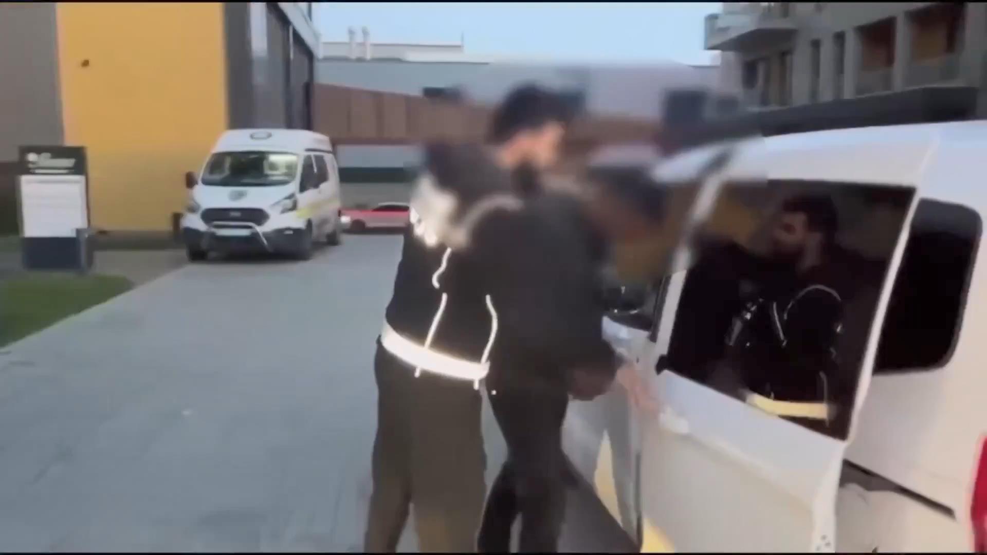 I S T A N B U L 24 T O N U N U Z E R I N D E U Y U S T U R U C U 1014968 301140